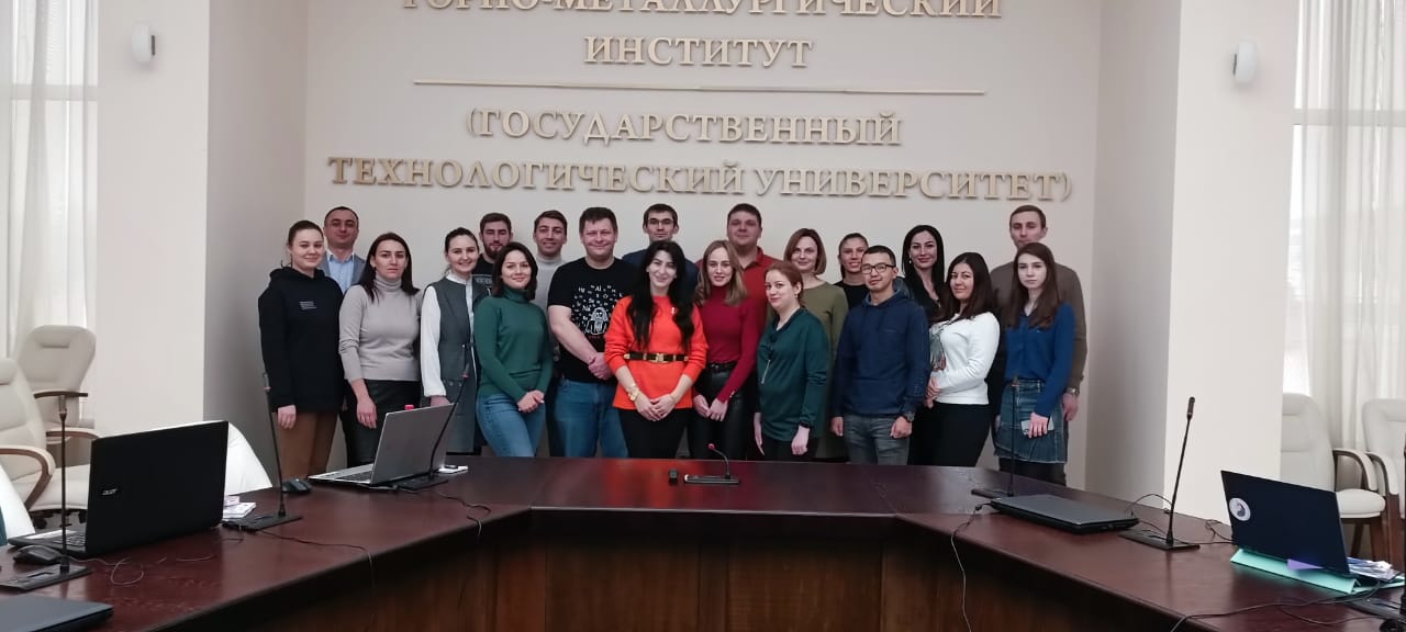 Молодые ученые ЮМИ ВНЦ РАН приняли учаcтие в тренинге по публикационной активности